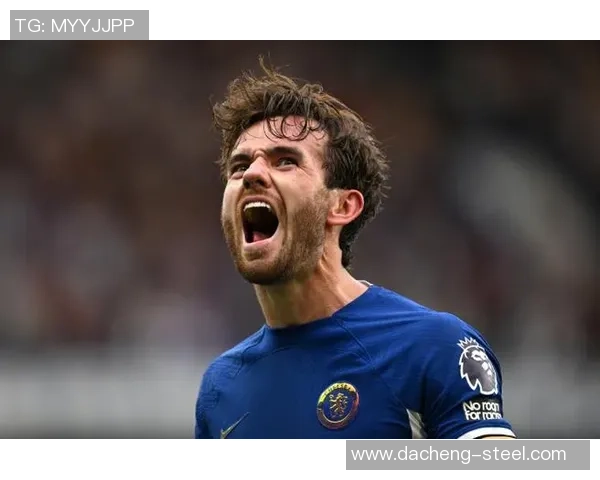 英超精彩对决回顾利物浦与切尔西的巅峰对抗视频分析 英超精彩对决回顾利物浦与切尔西的巅峰对抗视频分析