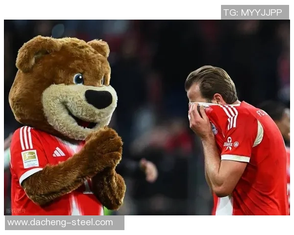 莱万背叛昔日恩情拜仁球迷怒斥其为忘恩负义的叛徒 莱万背叛昔日恩情拜仁球迷怒斥其为忘恩负义的叛徒