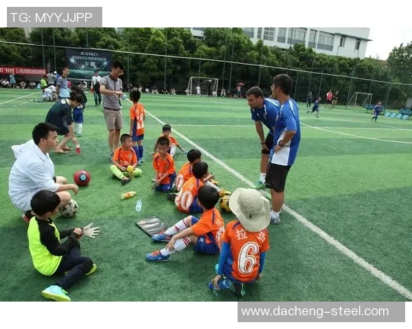 马尔基尼奥斯的足球之路与他在场上的领导力解析