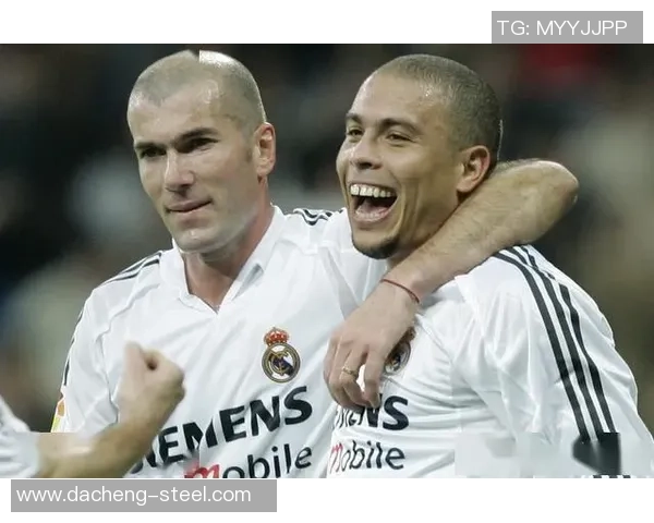 乔治贝斯特与克鲁伊夫的足球传奇对决与风格碰撞分析