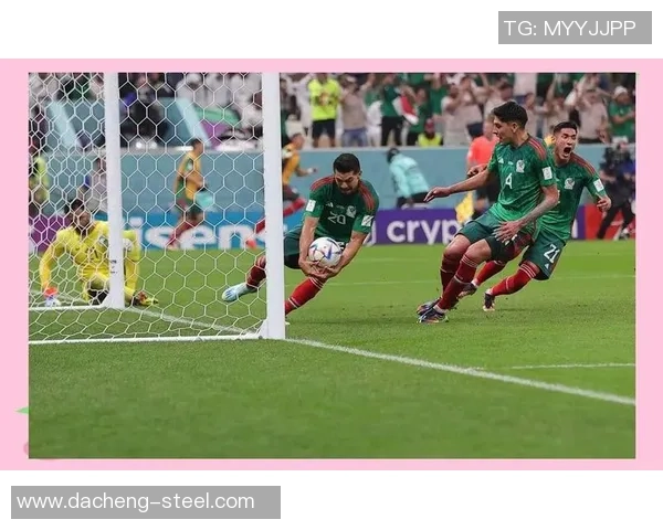 克罗地亚与阿根廷激战正酣双方拼搏展现足球魅力与激情 克罗地亚与阿根廷激战正酣双方拼搏展现足球魅力与激情