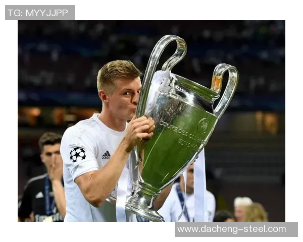 克罗斯：从中场指挥官到世界足球的璀璨明星之路