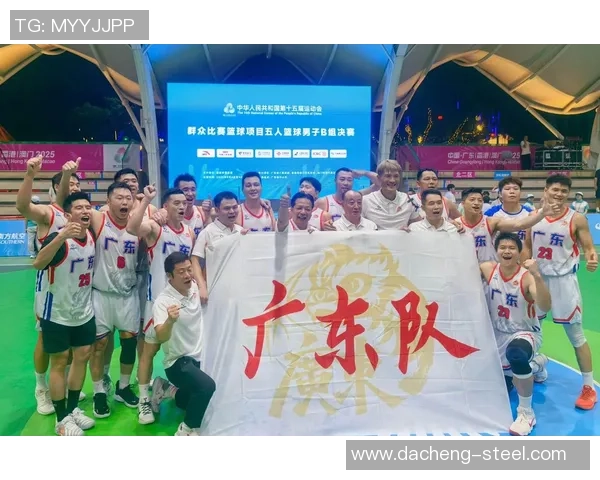 广东队与上海队激战正酣谁将赢得这场篮球巅峰对决 广东队与上海队激战正酣谁将赢得这场篮球巅峰对决