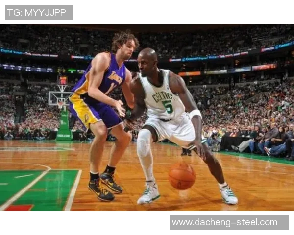 湖人对阵灰熊加索尔重返赛场引发的篮球传奇对决与情感回忆