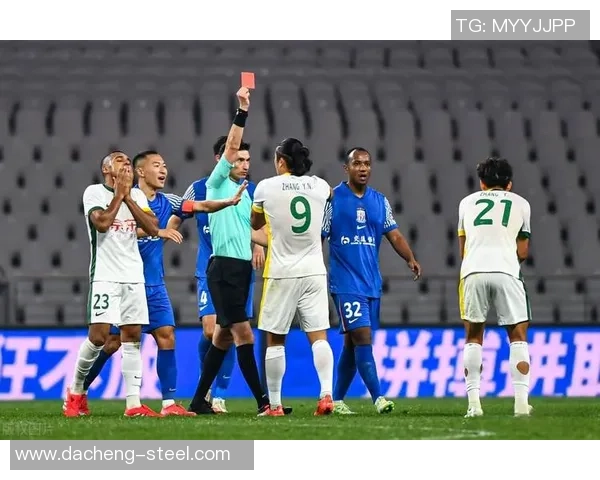 黑山与俄罗斯足球友谊赛因争议判罚腰斩球迷反应热烈引发广泛讨论 黑山与俄罗斯足球友谊赛因争议判罚腰斩球迷反应热烈引发广泛讨论