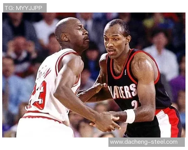 乔丹奥尼尔对决勇士队的精彩瞬间与赛季回顾分析