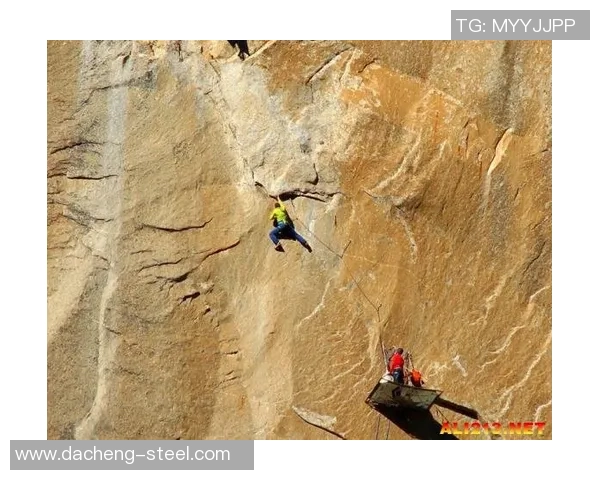 南京攀岩队的默契配合与挑战精神探秘攀岩巨献之旅